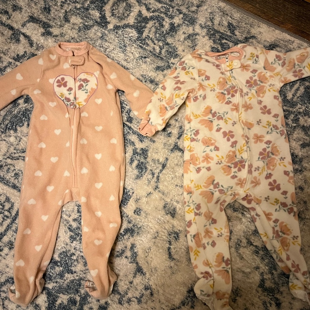 Brand new (no tags because I washed it) never worn 18m sleeper set
